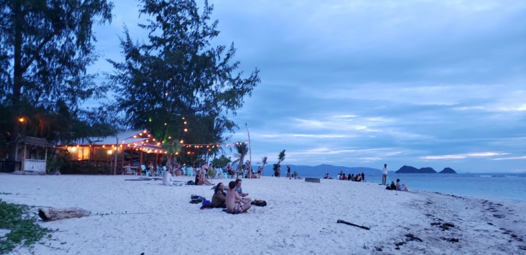 Sunset group tour to Zen beach, organized by Wonderland Healing Center